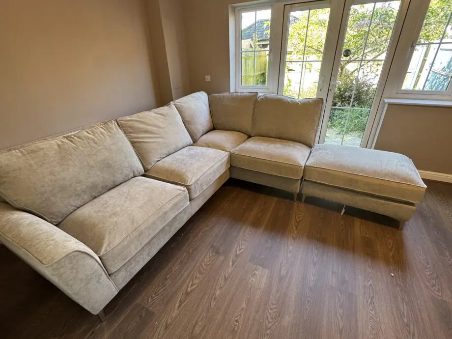 Brand new corner sofa not been used once only got delivered 9th may 25