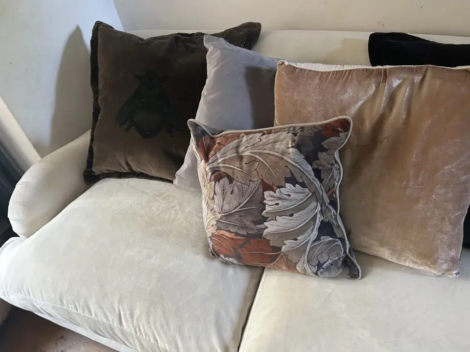 Cox & Cox nearly new ‘Reine’ sofa in ‘chalk’ / warm beige-white