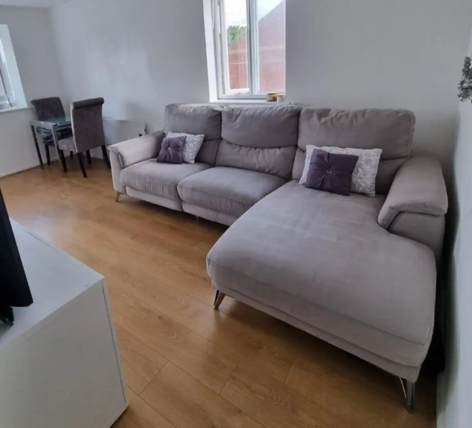 3 seater corner sofa with a left had side chase