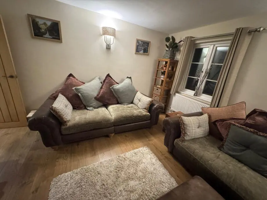 Alexander & James 4-seater sofa + 3-seater sofa + footstool