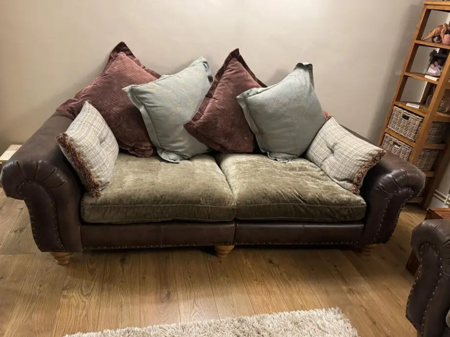 Alexander & James 4-seater sofa + 3-seater sofa + footstool