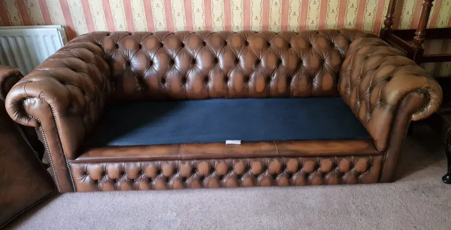 CHESTERFIELD SAXON LEATHER SUITE (sofa, 2 armchairs and footstool)