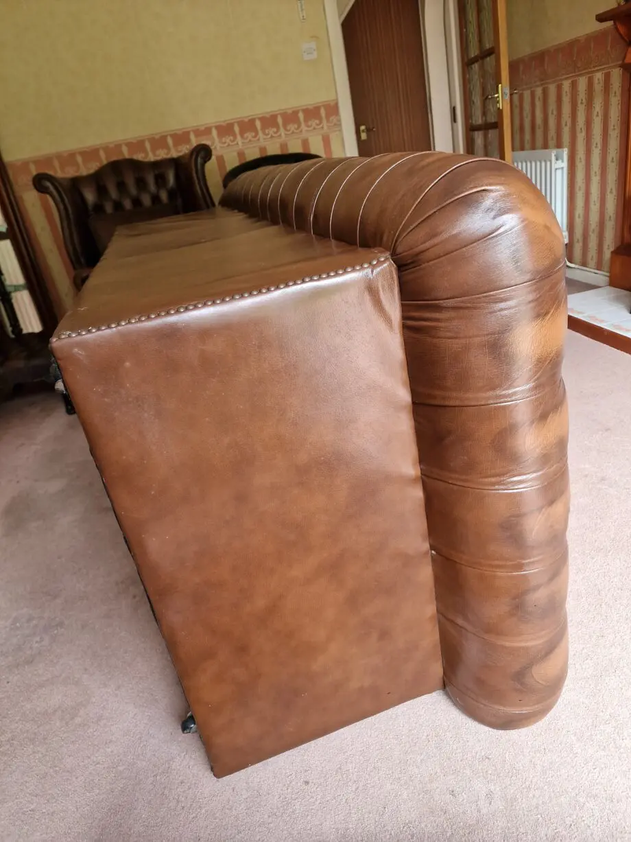 CHESTERFIELD SAXON LEATHER SUITE (sofa, 2 armchairs and footstool)