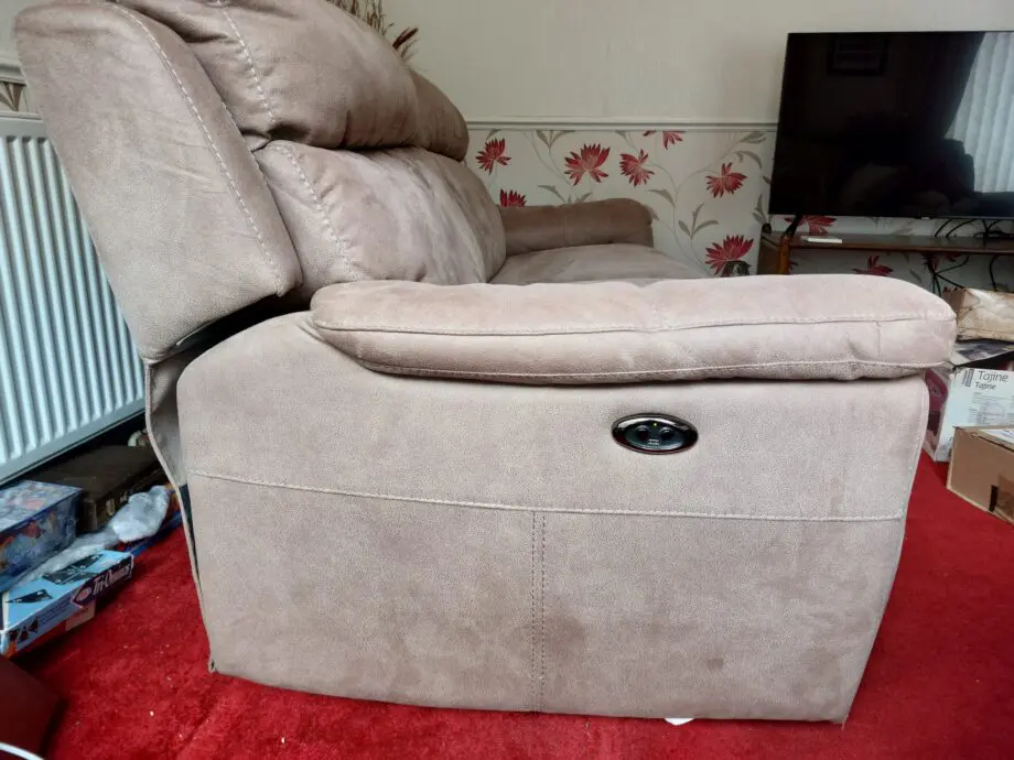 2 and 3 seater sofas, electric recliners, very comfortable.