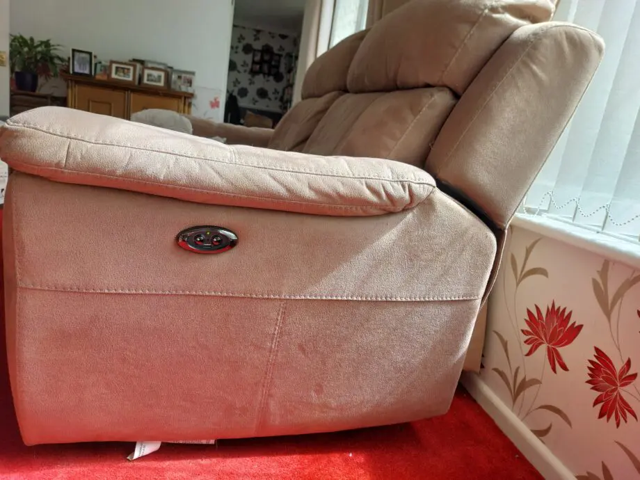 2 and 3 seater sofas, electric recliners, very comfortable.