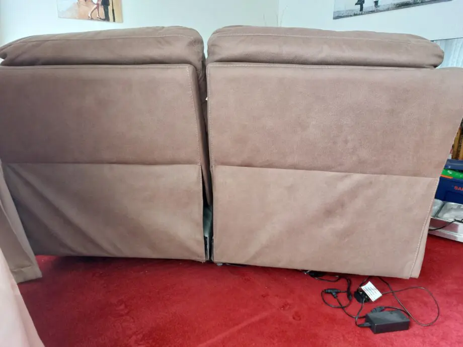 2 and 3 seater sofas, electric recliners, very comfortable.