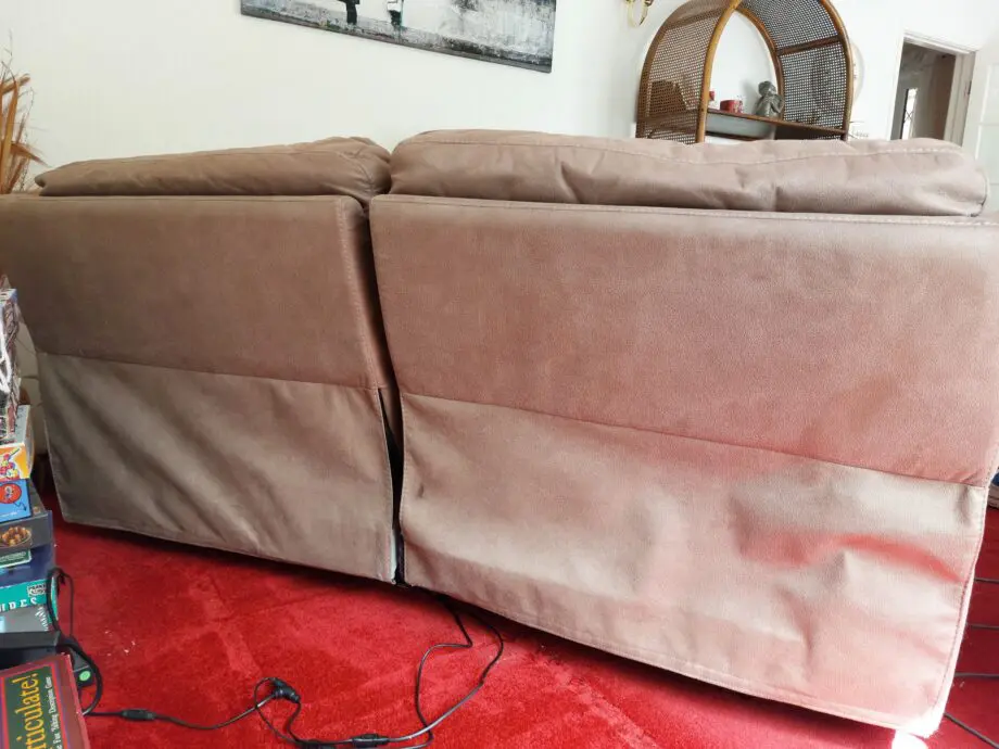 2 and 3 seater sofas, electric recliners, very comfortable.