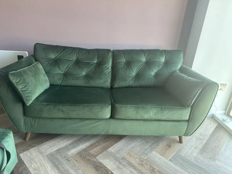 Modern Sofa – Excellent Condition – Used Less Than 1 Year
