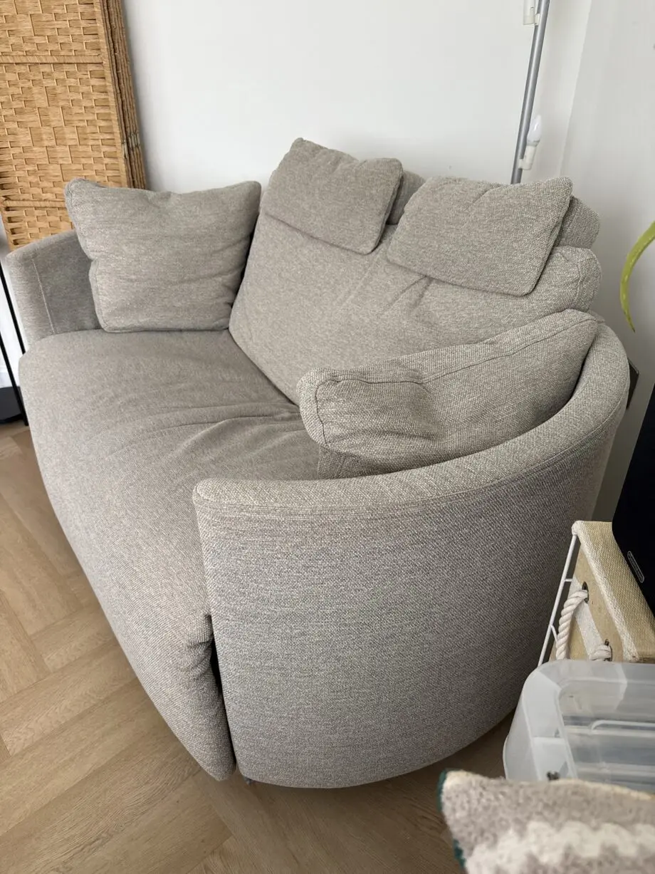 Darlings of Chelsea love seat