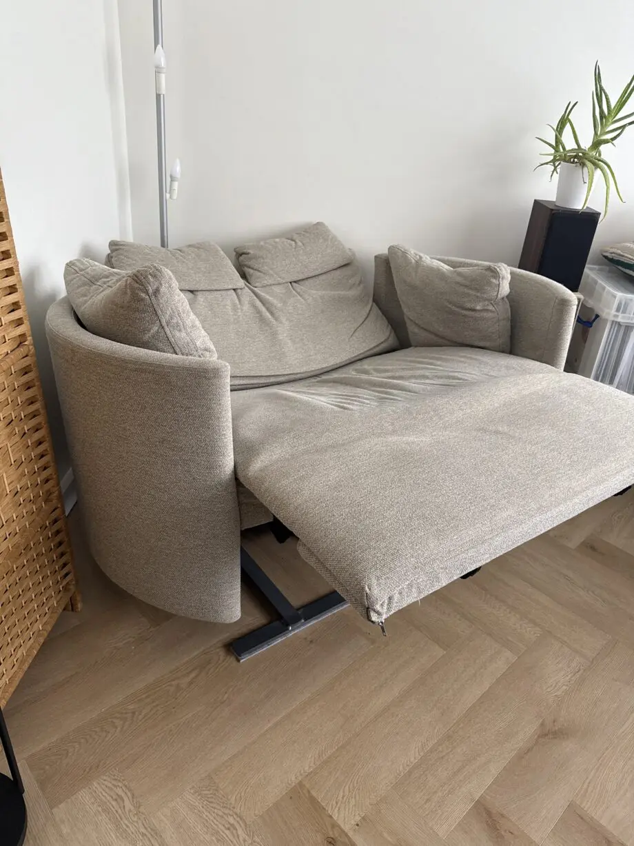 Darlings of Chelsea love seat