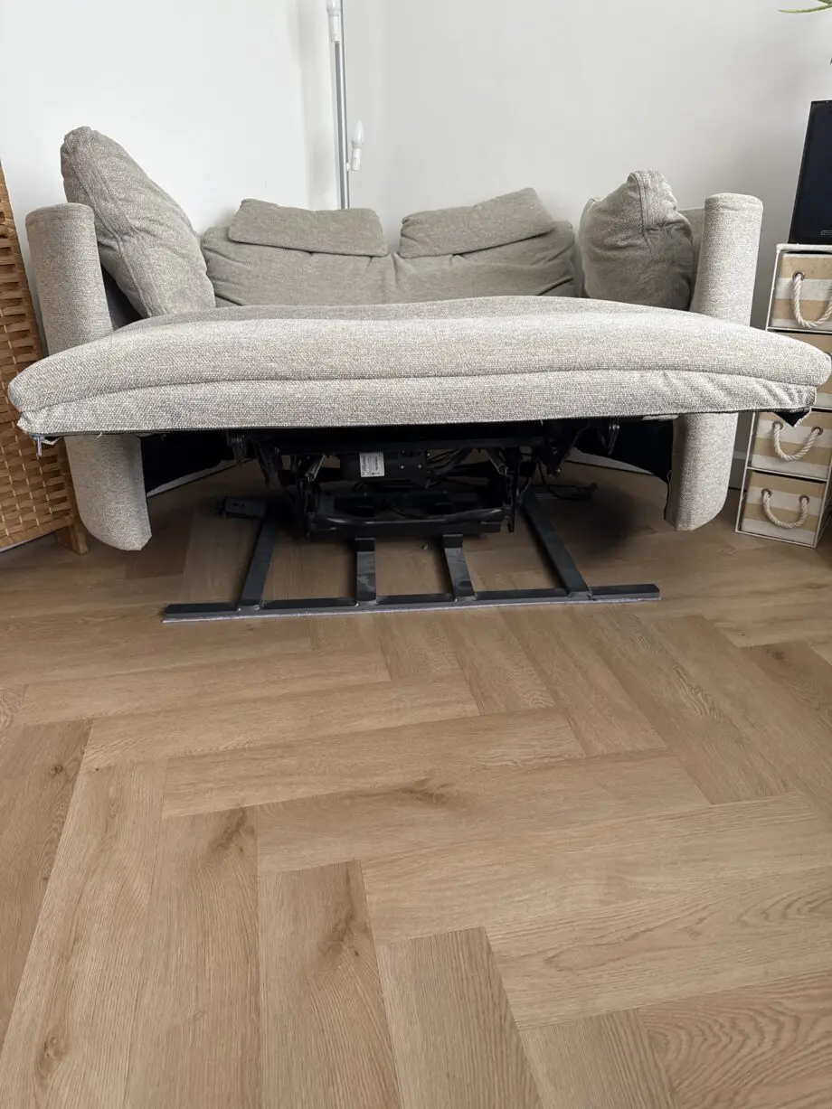 Darlings of Chelsea love seat