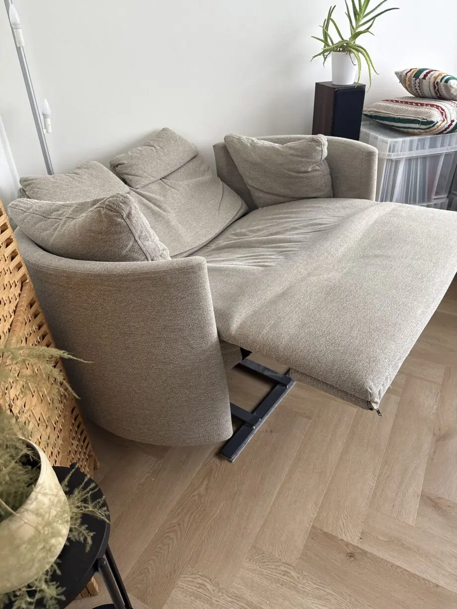 Darlings of Chelsea love seat