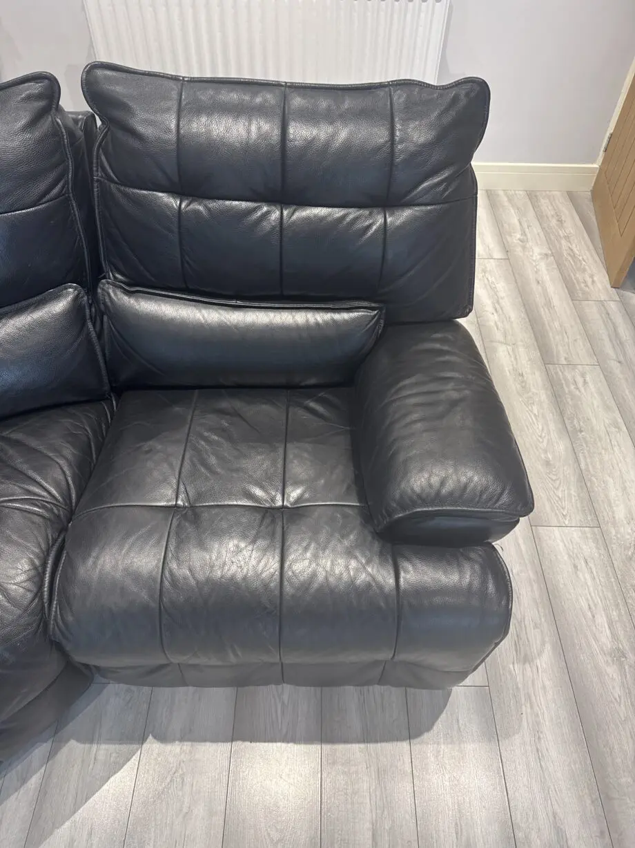 Sofology westwood black leather corner sofa with 2x power recliner and 2x USB