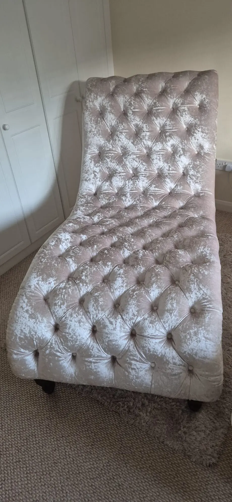 Cream/champagne Chaise