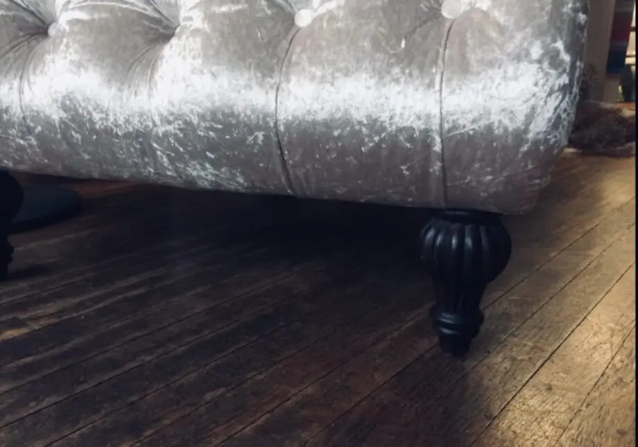 Cream/champagne Chaise