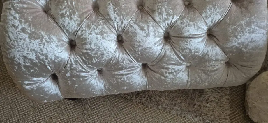 Cream/champagne Chaise