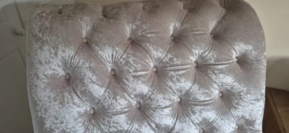 Cream/champagne Chaise