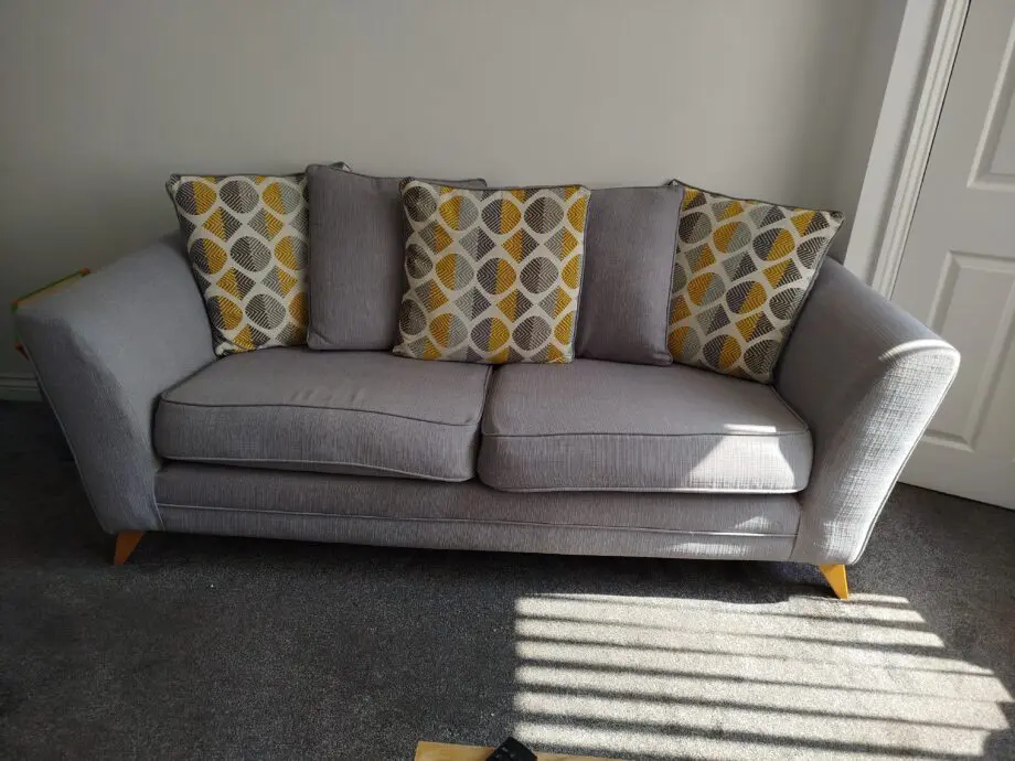 Danni scs scattered cushion in mustard and grey with wooden legs