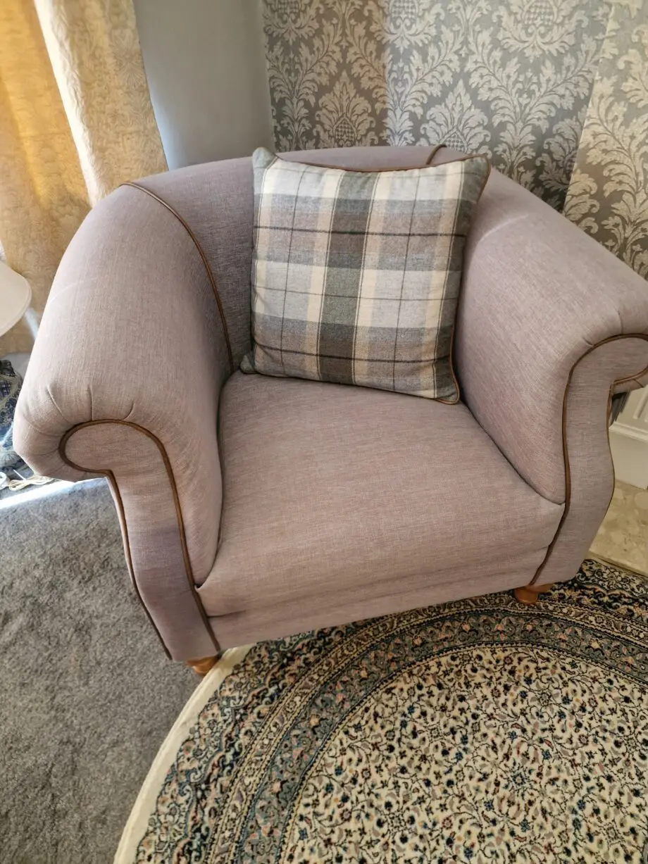 Alexander and James Hartford Sofa Set