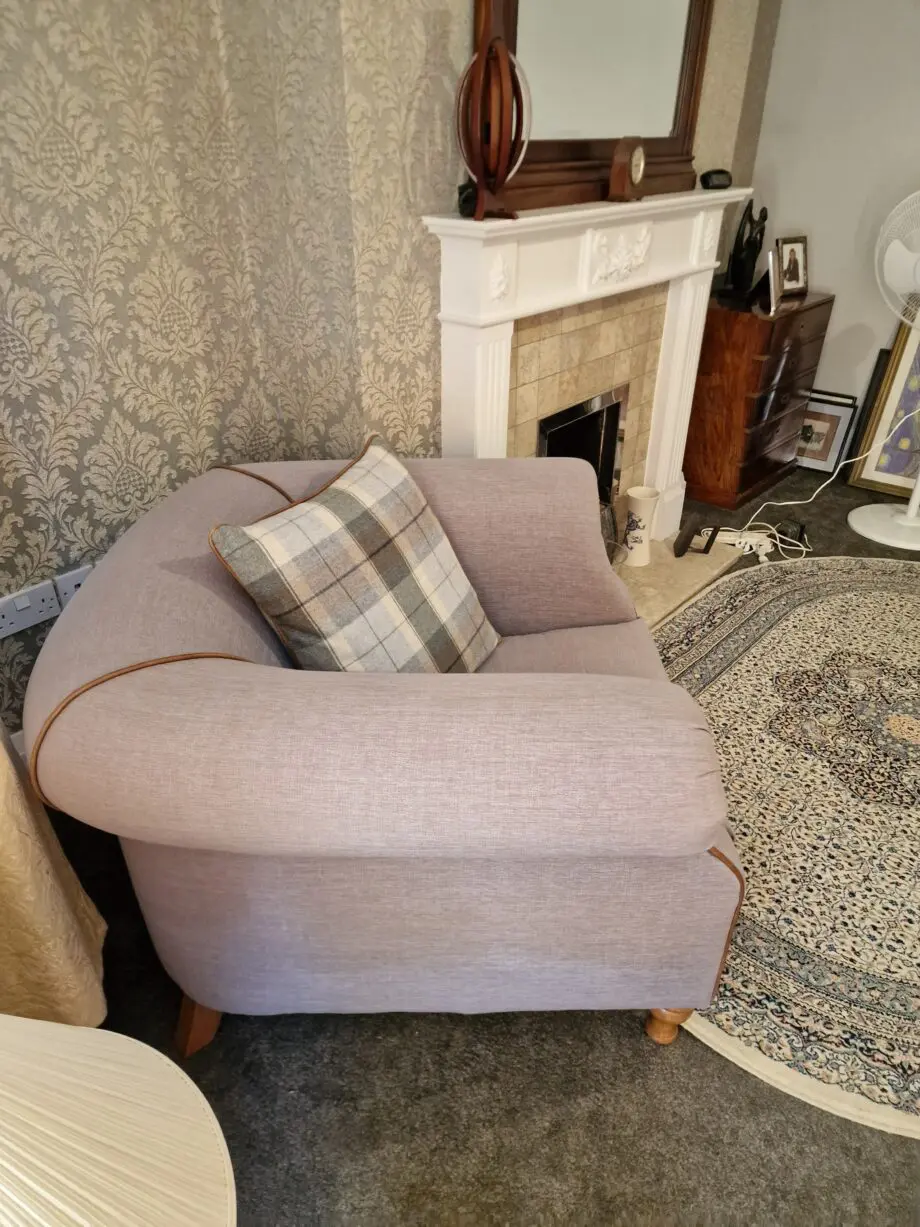 Alexander and James Hartford Sofa Set