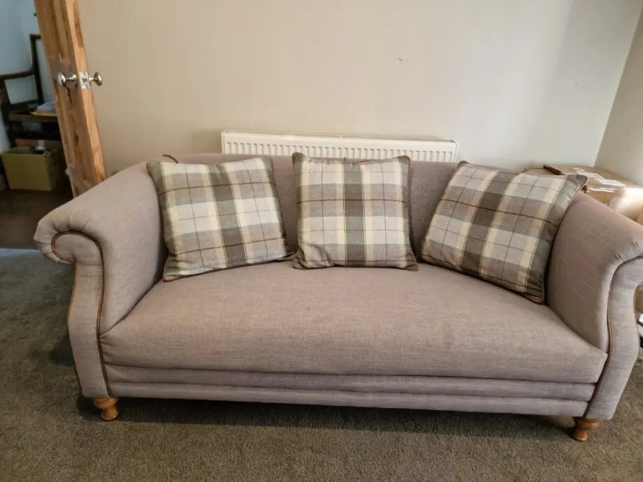 Alexander and James Hartford Sofa Set