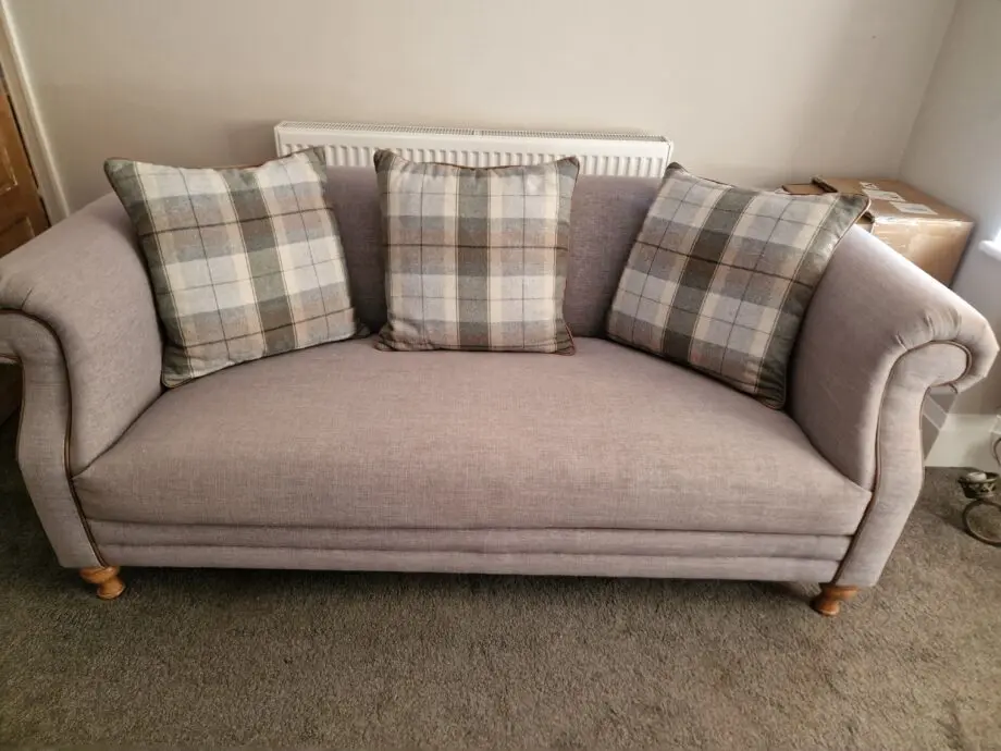 Alexander and James Hartford Sofa Set