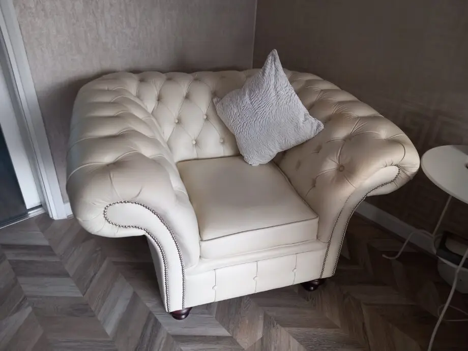 2 piece leather suite