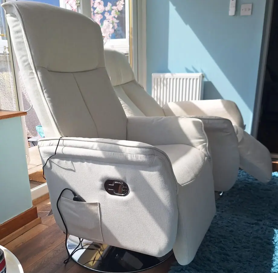 AOSOM 10 point Massage Recliner Armchairs x2