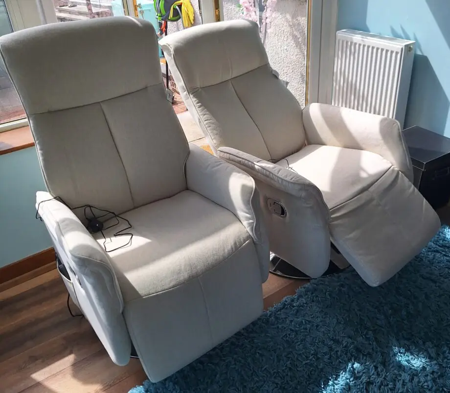 AOSOM 10 point Massage Recliner Armchairs x2