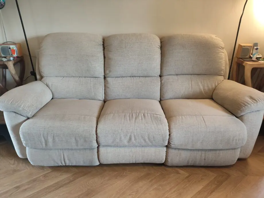 Cream 3 seater recliner sofa.