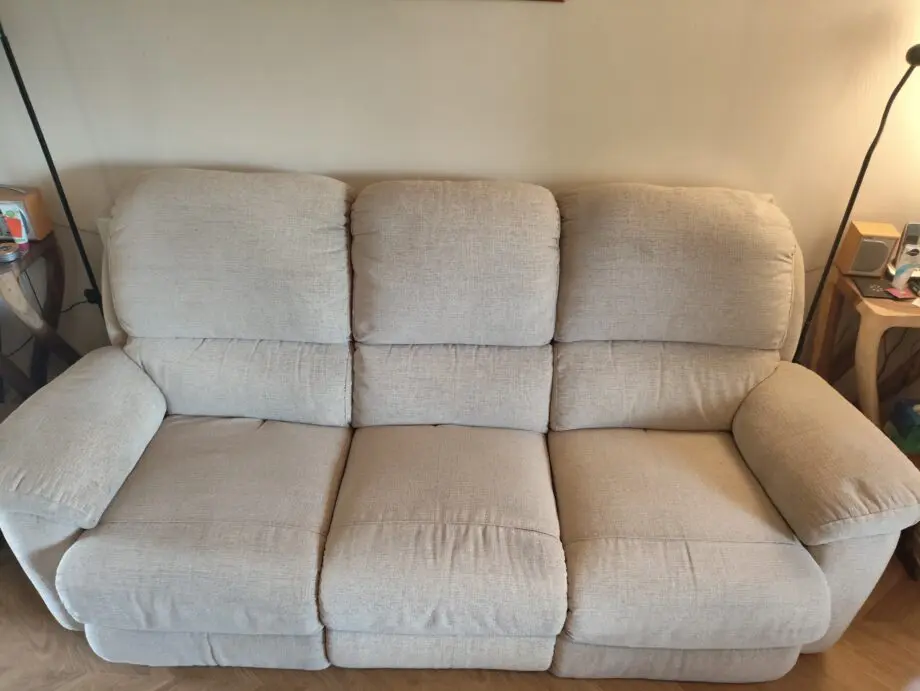 Cream 3 seater recliner sofa.