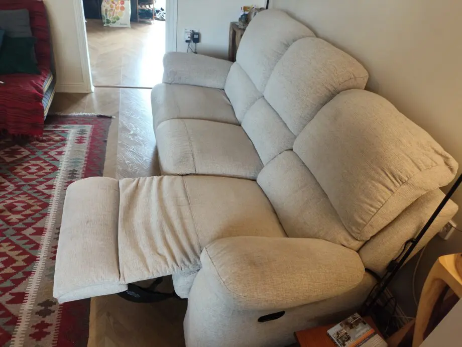 Cream 3 seater recliner sofa.