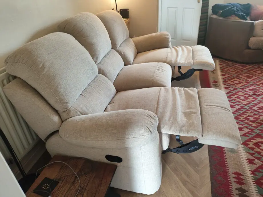 Cream 3 seater recliner sofa.