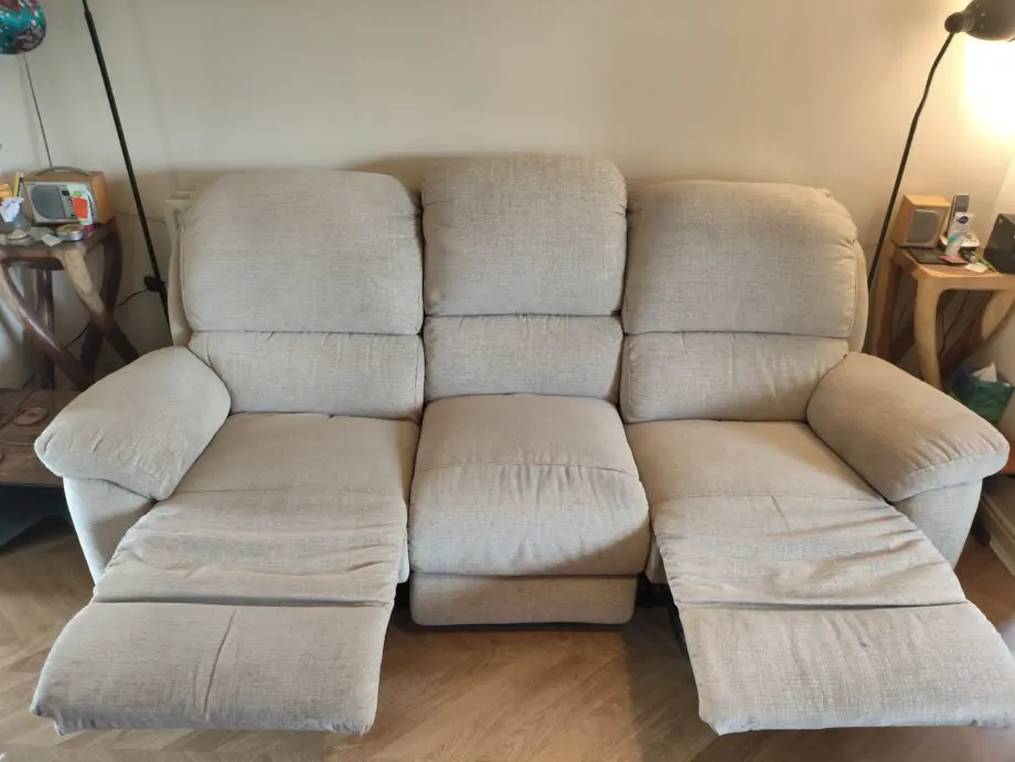 Cream 3 seater recliner sofa.