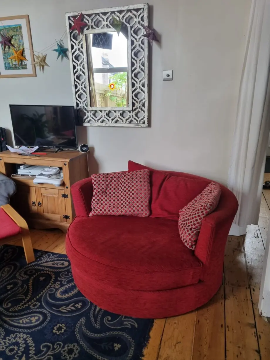Round love seat