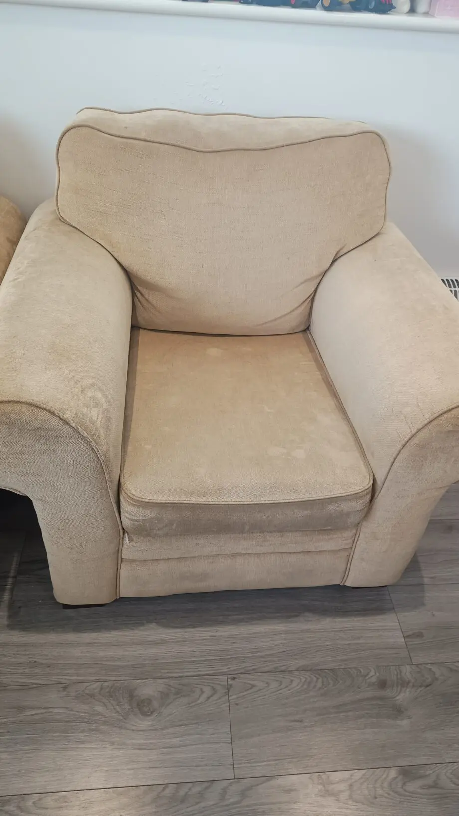 Beige 2-Seater Sofa & 2 Armchairs Set – Comfortable, Classic Design