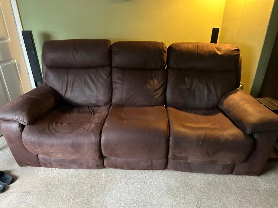 Powered recliner sofas
