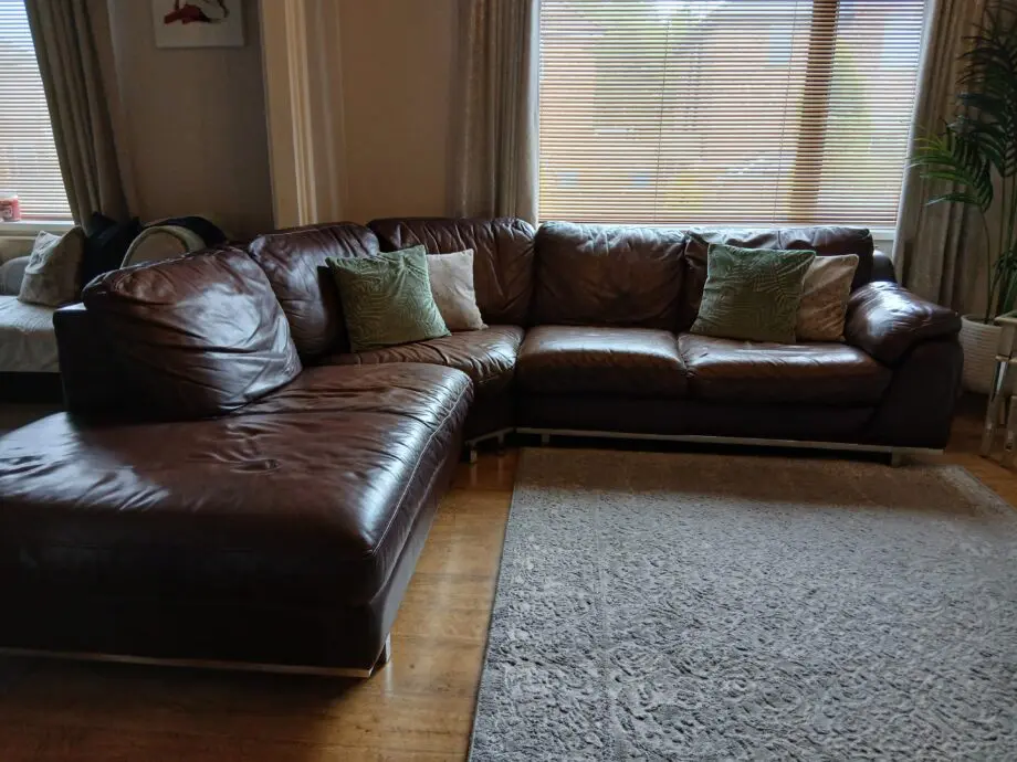CSL really leather corner sofa
