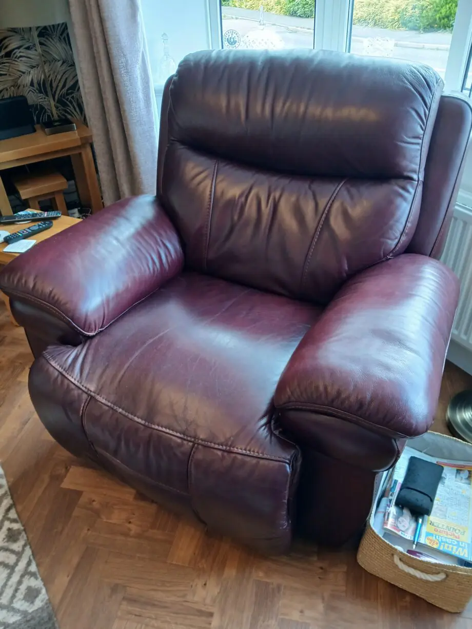 Two seater and 2 x single seat - Leather Chairs