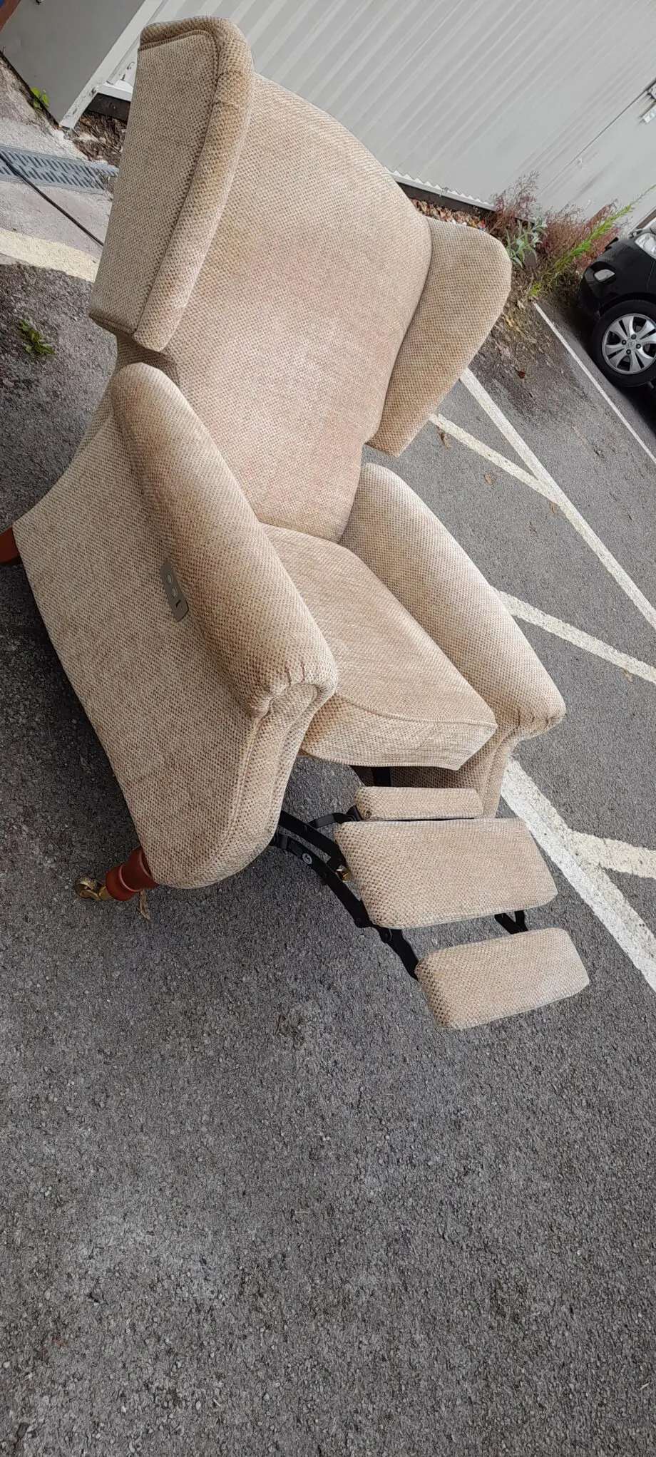 As new Parker Knoll electrically Reclining Armchair with USB port
