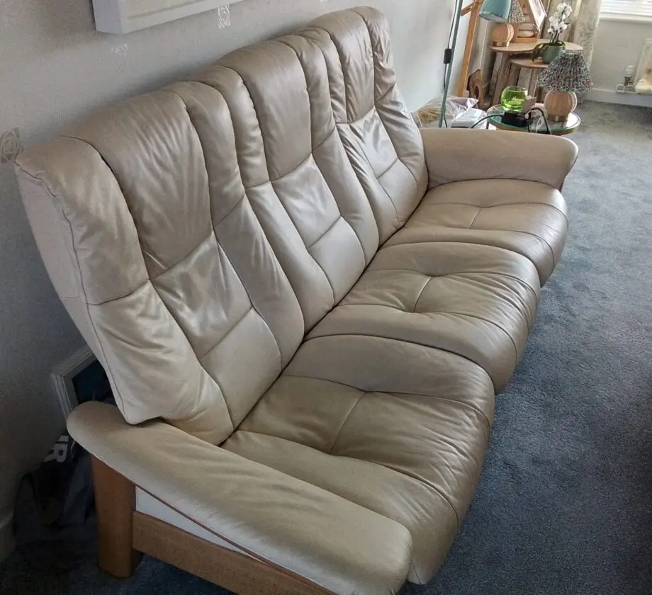 Stressless Windsor High Back reclining 3-seater sofa in Cream Batick