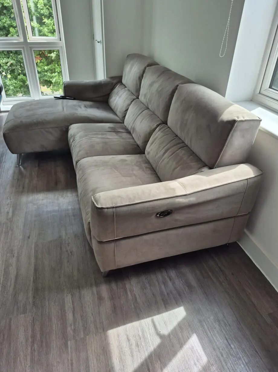 Corner sofa with recliner in excellent condition