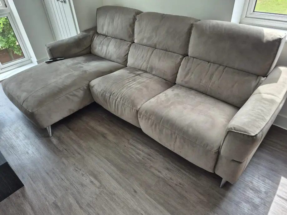 Corner sofa with recliner in excellent condition