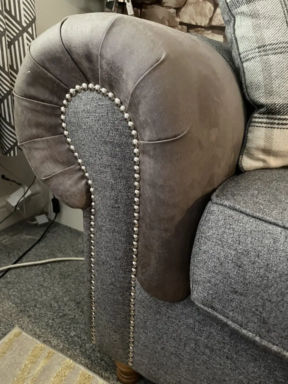 Beautiful checkered grey sofa set