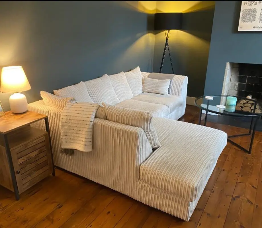 Elegant 4-Seater Corner Couch – Perfect for Families