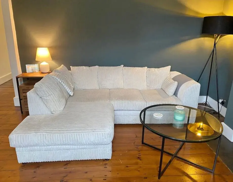 Elegant 4-Seater Corner Couch – Perfect for Families