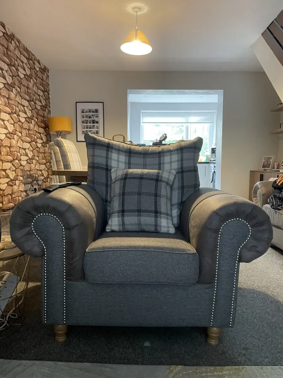 Beautiful checkered grey sofa set