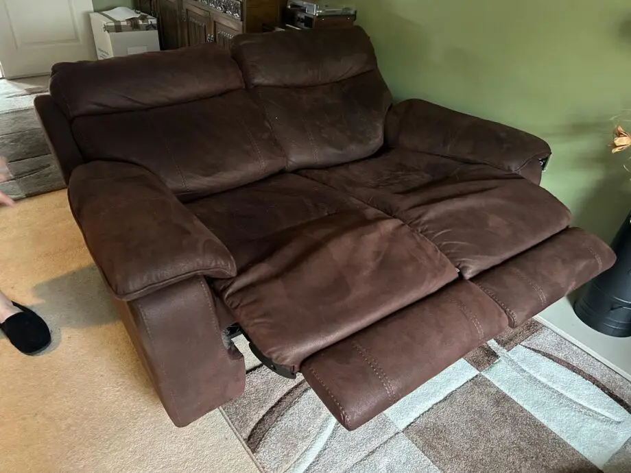 Powered recliner sofas