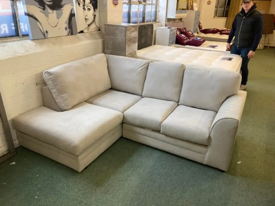 4 Seater Corner Sofa Available At a very reasonable price