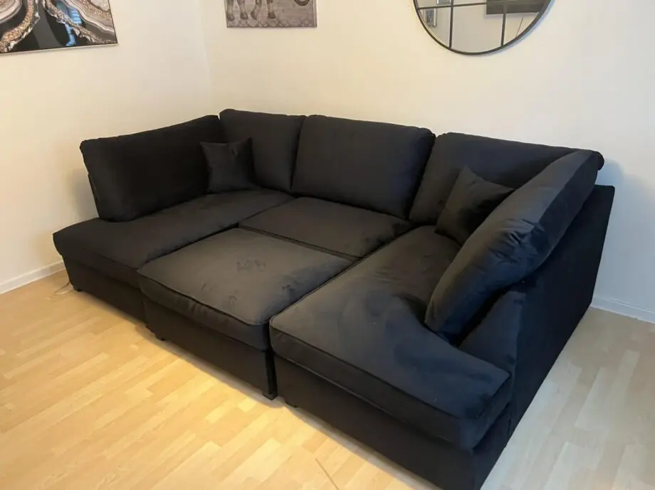 U-Shaped Sofa Black Colour - Perfect for Family Gatherings